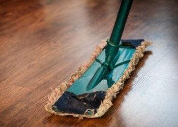 Cómo desinfectar el suelo de parquet de Covid